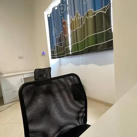 2 Bed In Heart Of St Julians - 5min From Seafront Апартаменты *