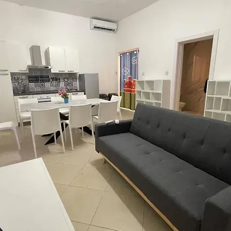 Apartment 2 Bed In Heart Of St Julians - 5min From Seafront *
